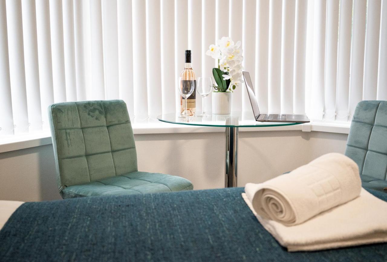 Elmo River Studios - 6 En-Suites In Wallasey - Easy Parking - Short And Long Stays Welcome Экстерьер фото