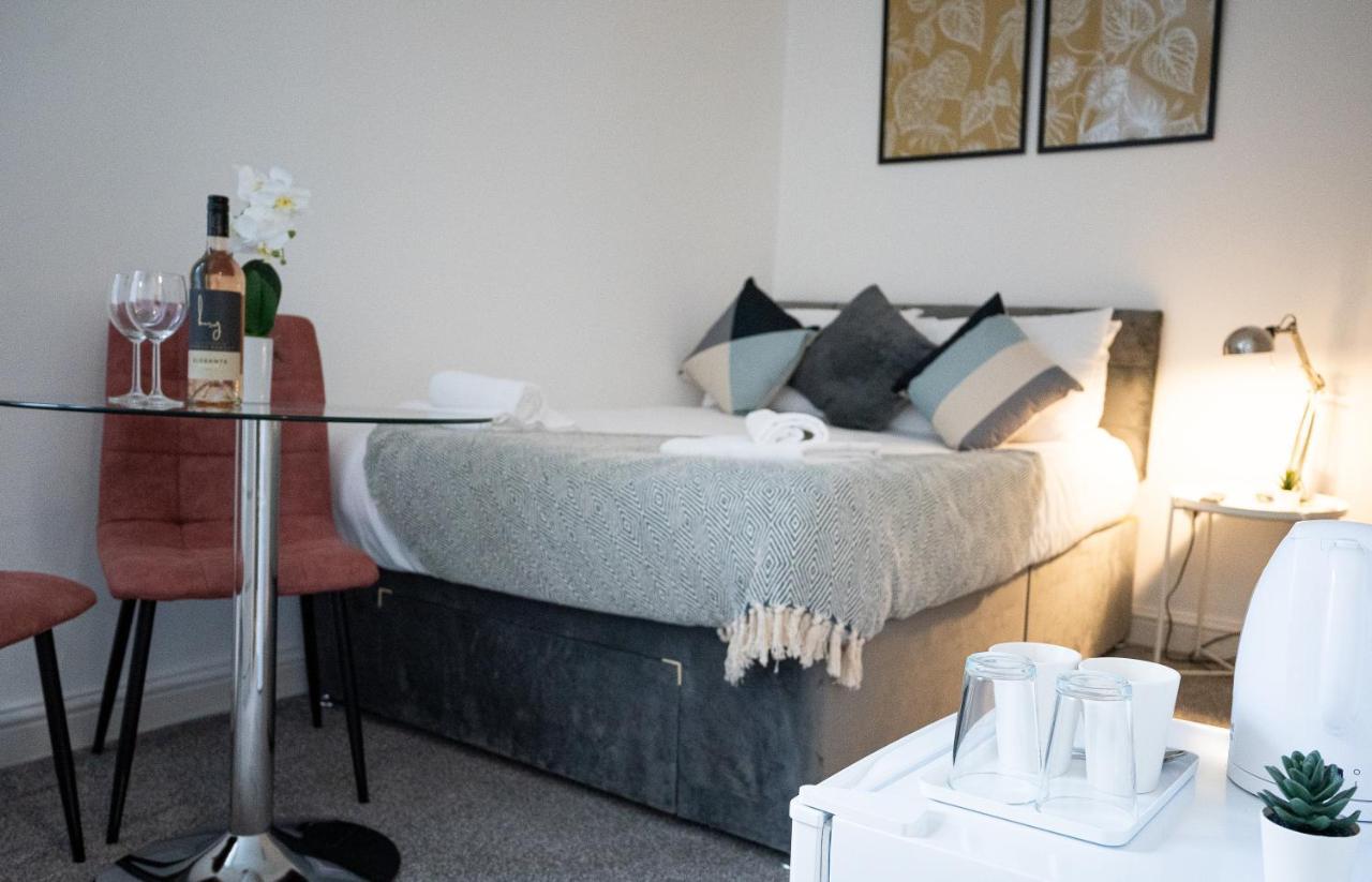 Elmo River Studios - 6 En-Suites In Wallasey - Easy Parking - Short And Long Stays Welcome Экстерьер фото