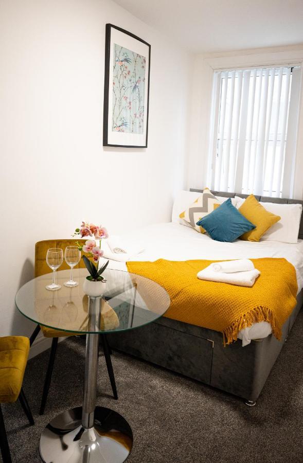 Elmo River Studios - 6 En-Suites In Wallasey - Easy Parking - Short And Long Stays Welcome Экстерьер фото