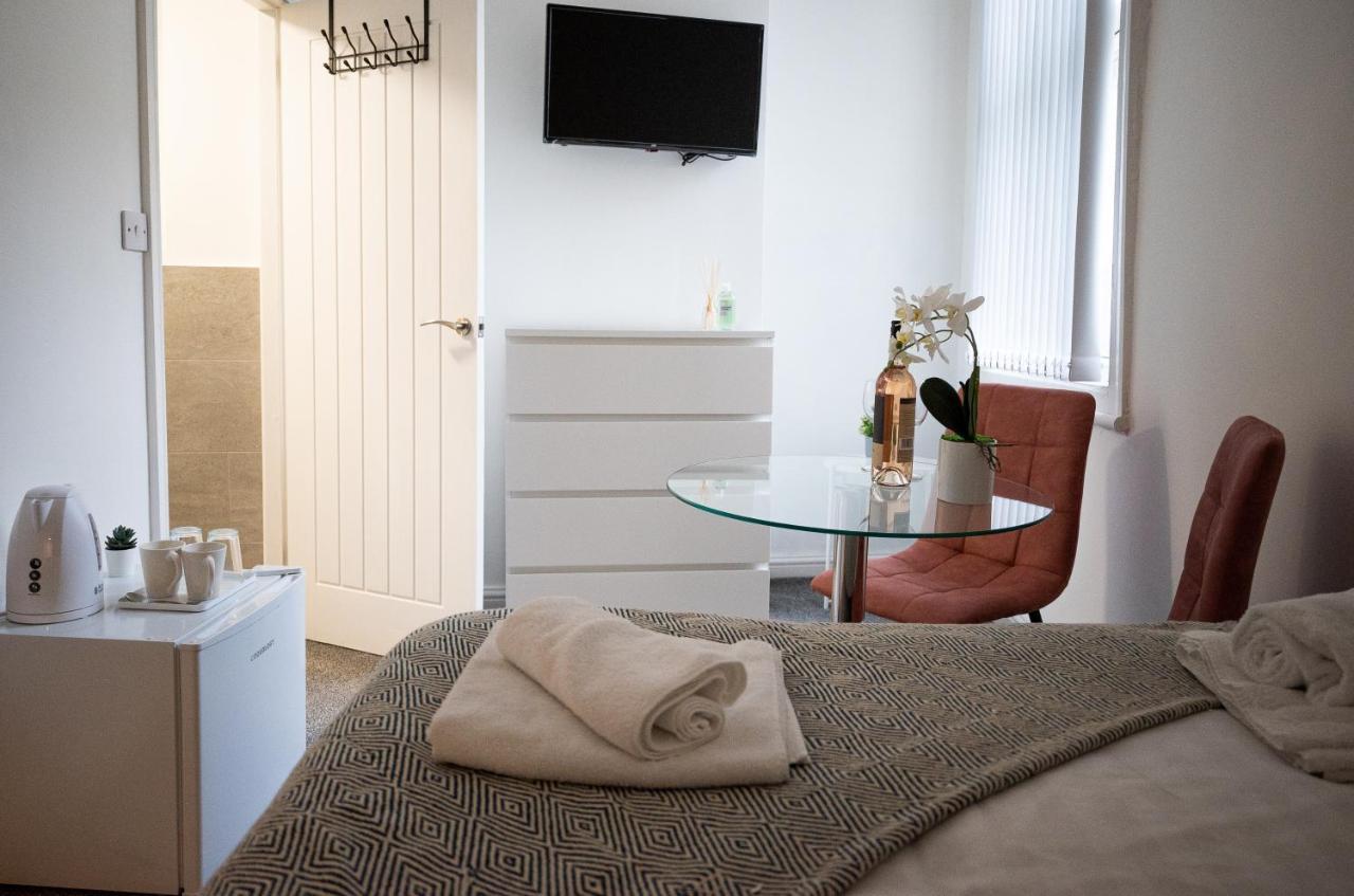 Elmo River Studios - 6 En-Suites In Wallasey - Easy Parking - Short And Long Stays Welcome Экстерьер фото