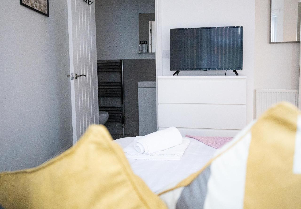 Elmo River Studios - 6 En-Suites In Wallasey - Easy Parking - Short And Long Stays Welcome Экстерьер фото