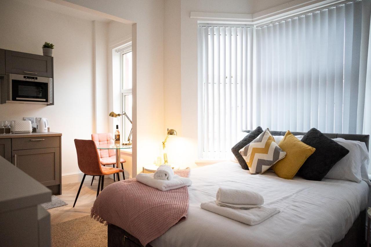 Elmo River Studios - 6 En-Suites In Wallasey - Easy Parking - Short And Long Stays Welcome Экстерьер фото