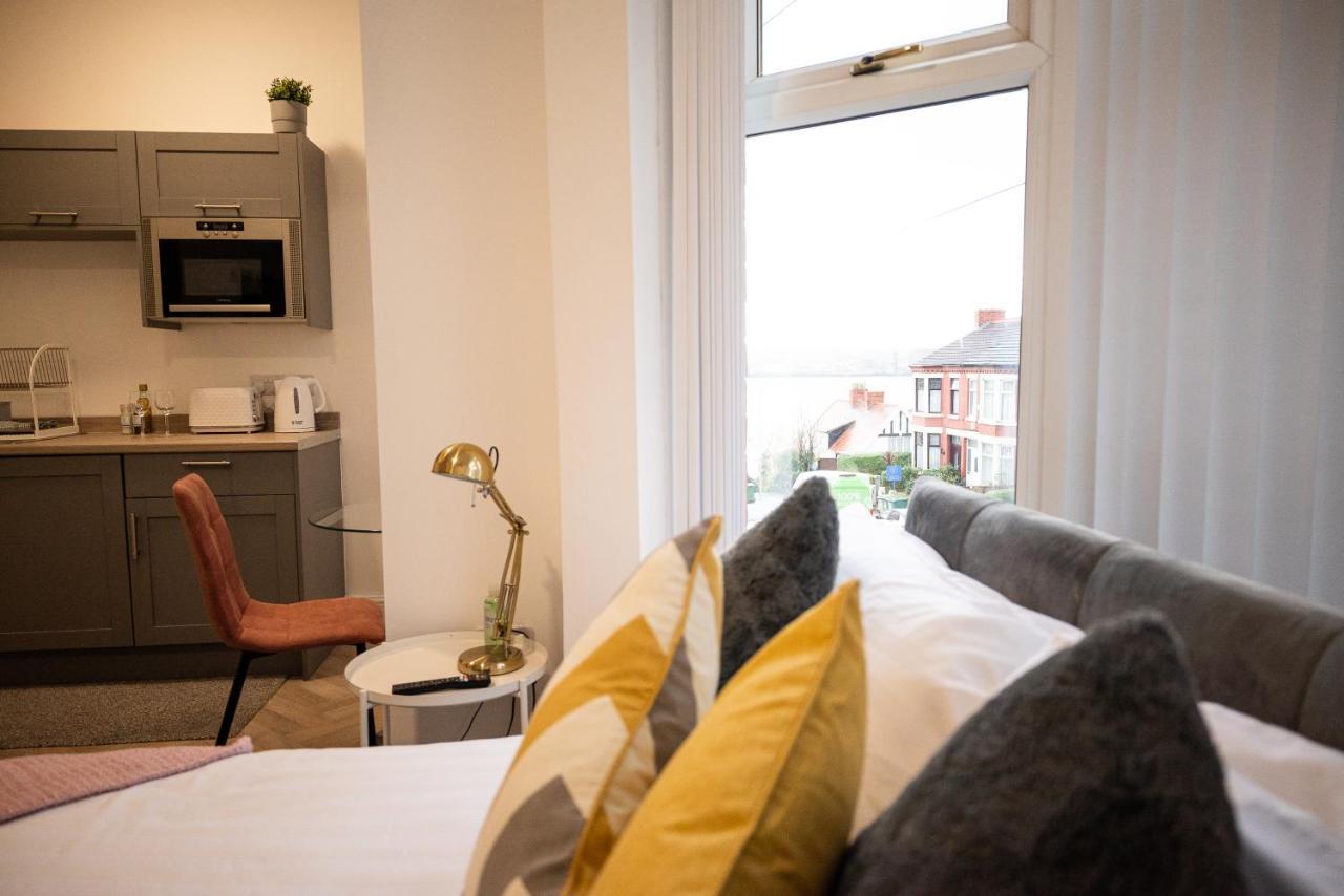 Elmo River Studios - 6 En-Suites In Wallasey - Easy Parking - Short And Long Stays Welcome Экстерьер фото