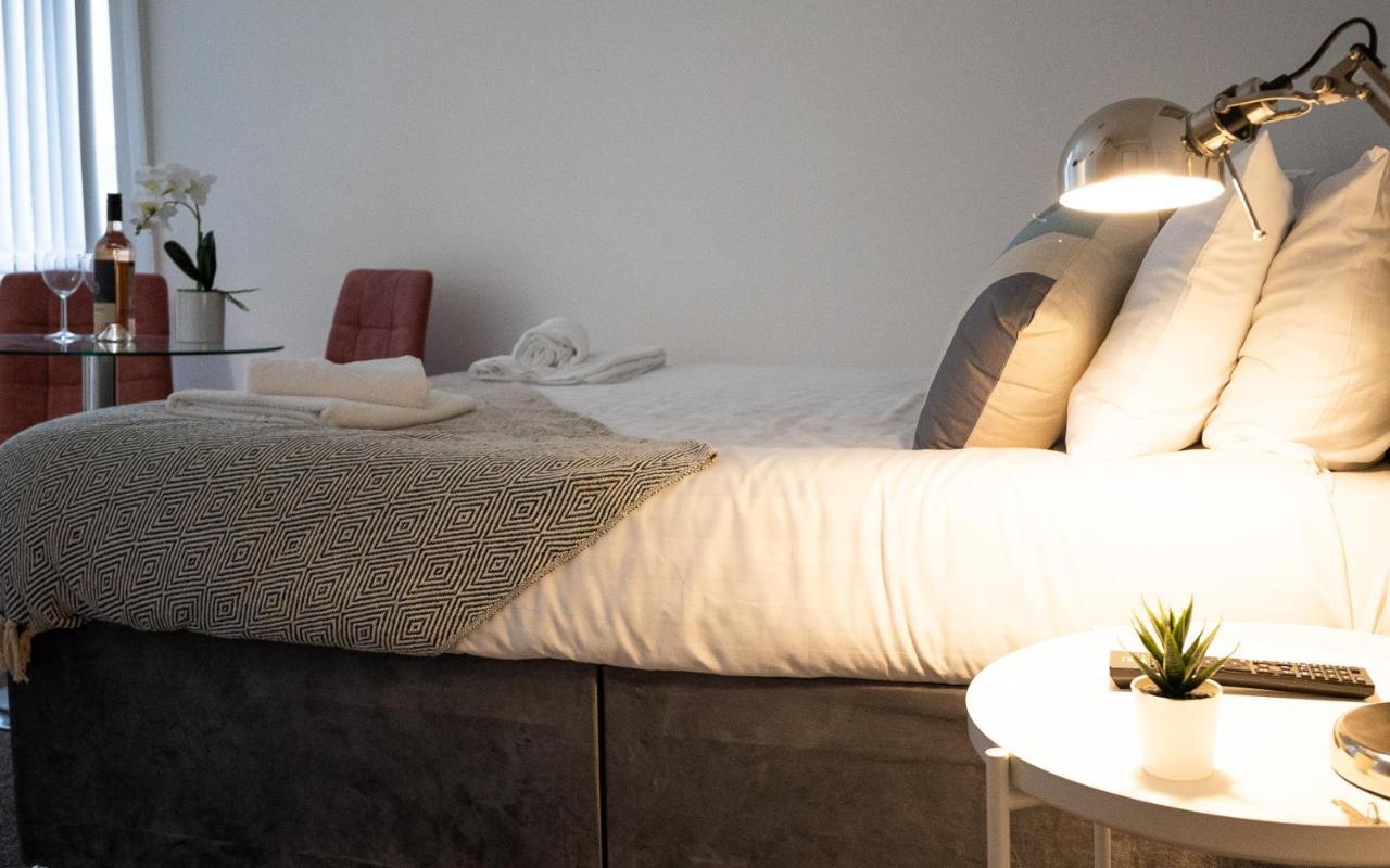 Elmo River Studios - 6 En-Suites In Wallasey - Easy Parking - Short And Long Stays Welcome Экстерьер фото