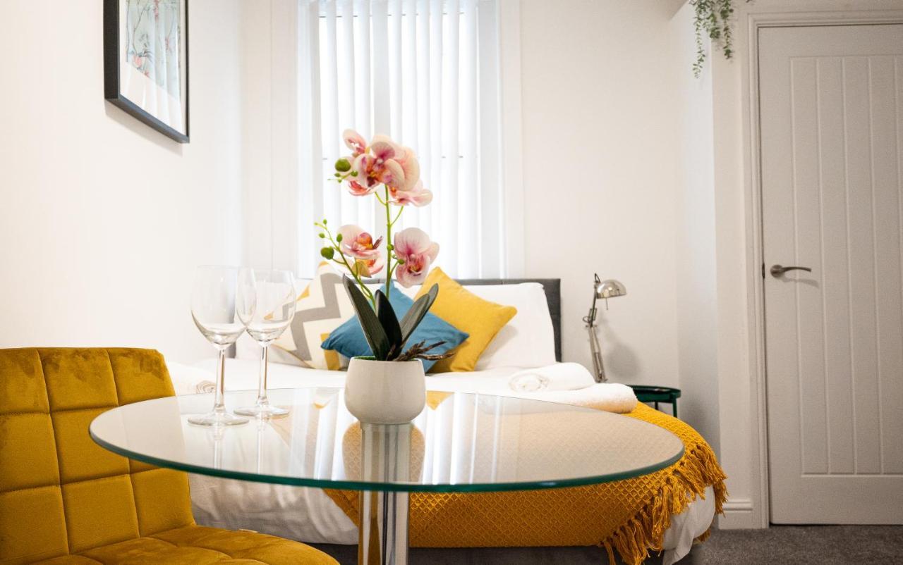 Elmo River Studios - 6 En-Suites In Wallasey - Easy Parking - Short And Long Stays Welcome Экстерьер фото