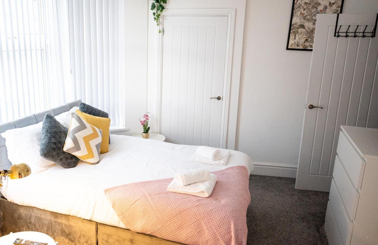 Elmo River Studios - 6 En-Suites In Wallasey - Easy Parking - Short And Long Stays Welcome Экстерьер фото