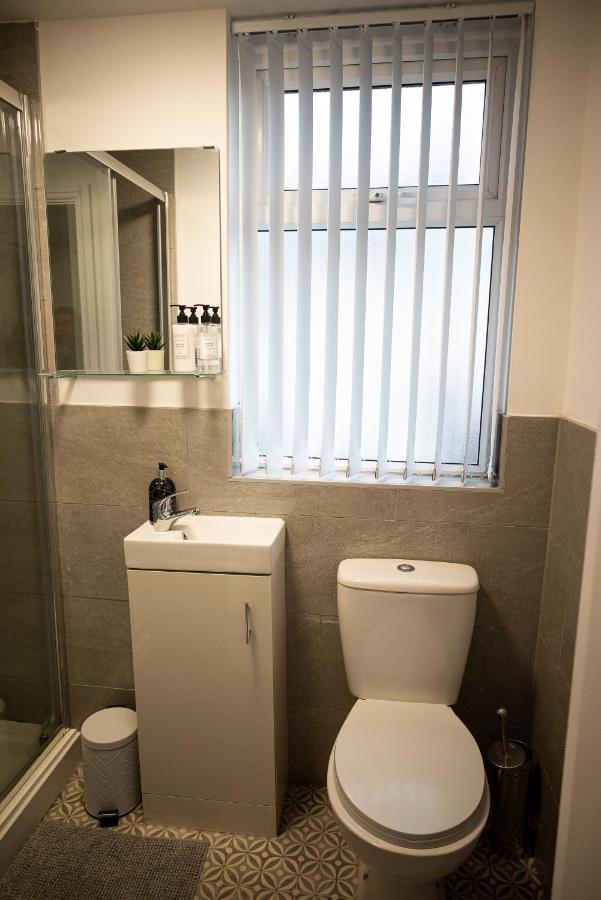 Elmo River Studios - 6 En-Suites In Wallasey - Easy Parking - Short And Long Stays Welcome Экстерьер фото